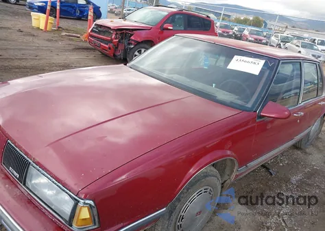 1989 Oldsmobile Delta 88 Royale z USA, uszkodzony, nr VIN 1G3HN54C3KW314036